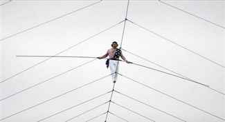 Rick Wallenda breaks grandfather's record in Detroit