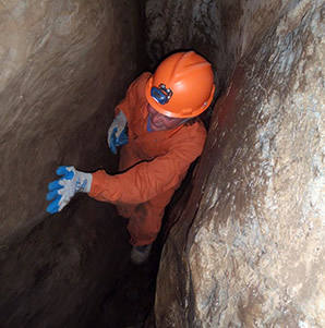 Squiggling in Calfornia Cavern