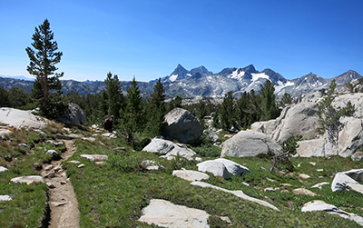 John Muir Trail, pass along the trail