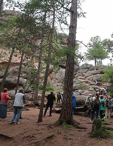 Crowds at Grandfather Rock