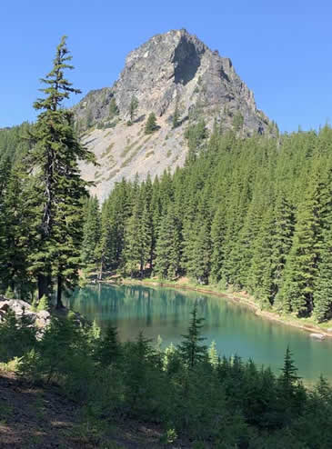 Yoran Mountain towers over Divide Lake