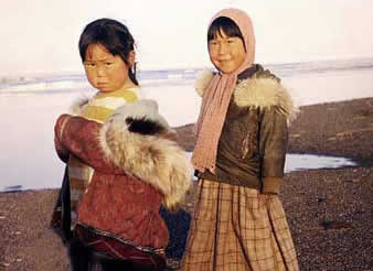 Children on Kivalina beach 1965