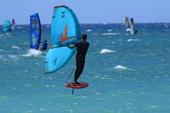 Wingfoiling Kahaha Beach, Maui