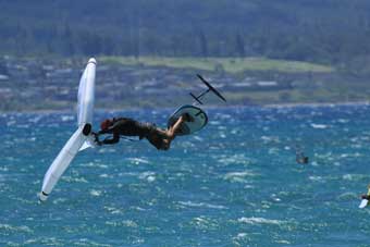 Wingfoiling Kahaha Beach, Maui