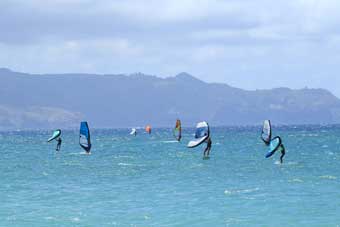 Wingfoiling Kahaha Beach, Maui