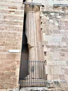 Ortigia duomo column exterior